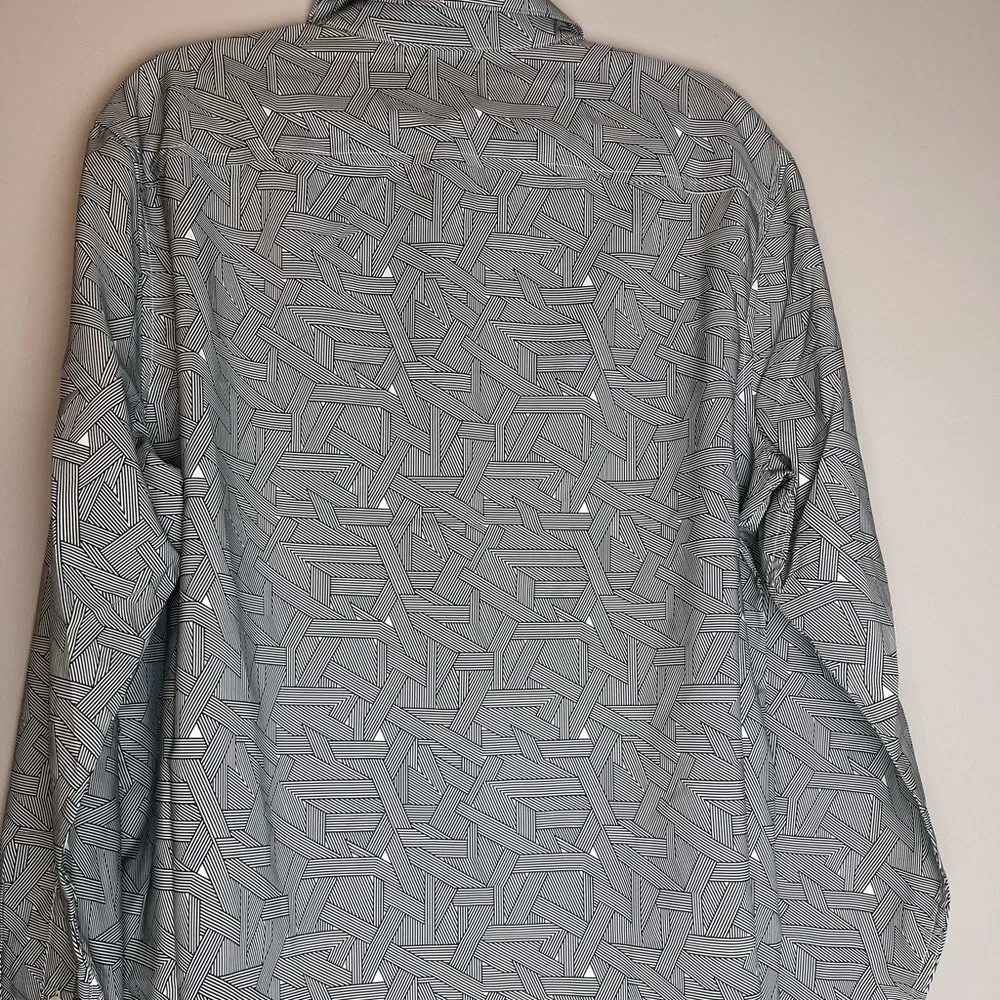Perry Ellis Men’s longsleeve button‎ down